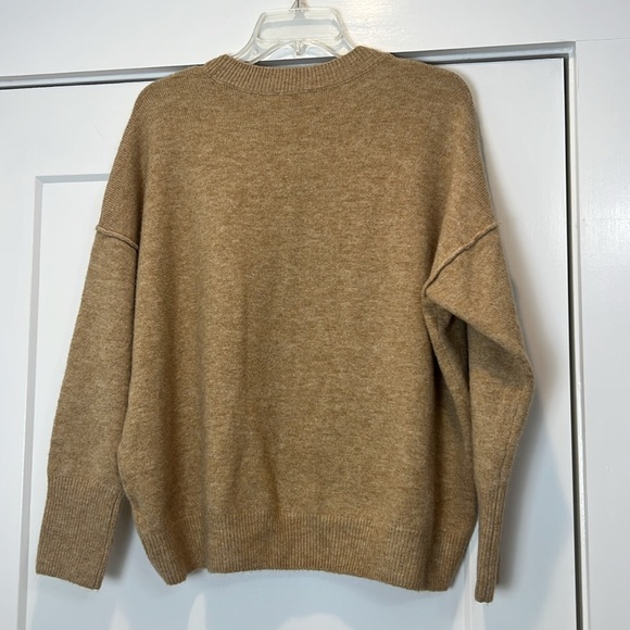 ‼️SOLD‼️ Vince Camuto women’s Camel Crewneck Sweater size large. - Picture 6 of 7